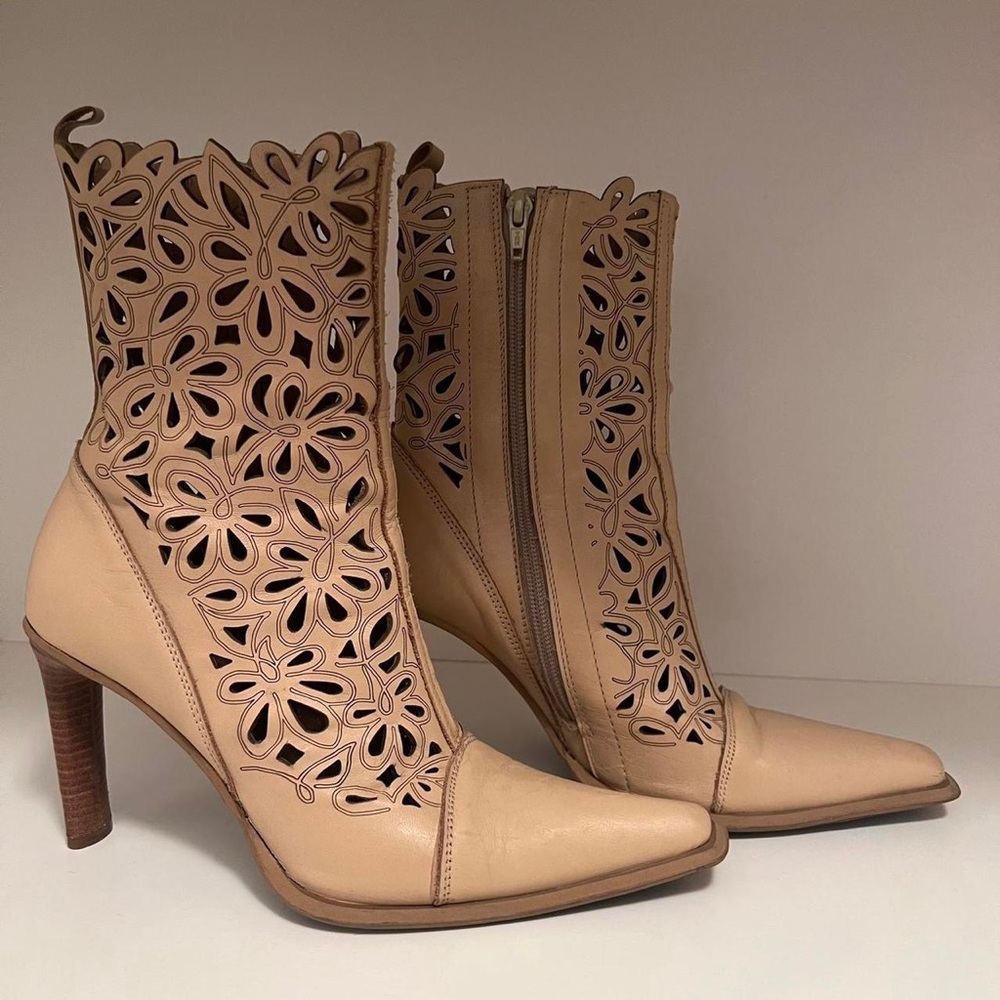 Absolutely stunning leather boots